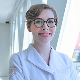 Dr. Ana Carolina Krum
